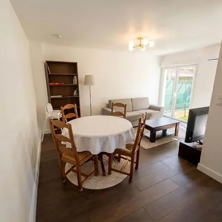 Le Sud - 4 Pers, Terrasse & Parking, 5 Min De La Apartmán Hyères